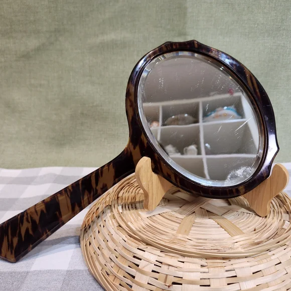 Tortoise Shell Handheld Mirror - Picture 9 of 9
